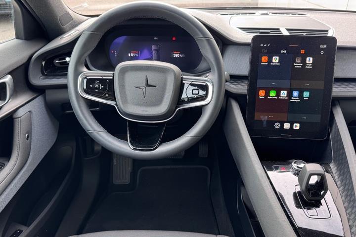 Sort Polestar 2 fra 2024