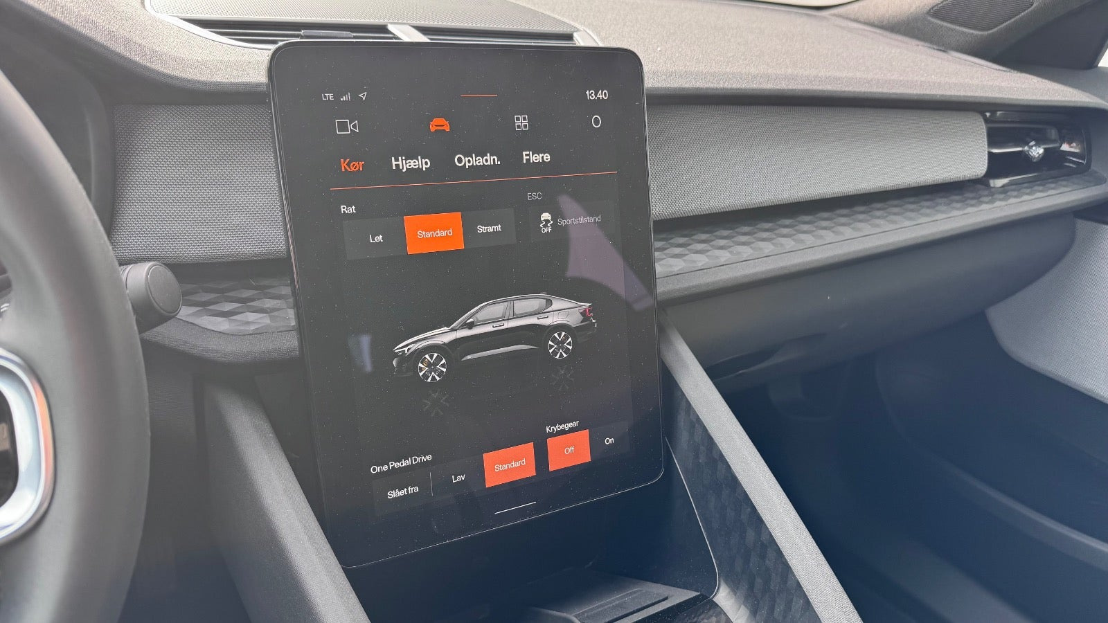 Sort Polestar 2 fra 2024