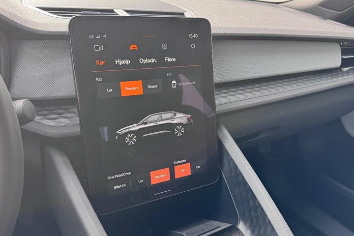 Sort Polestar 2 fra 2024