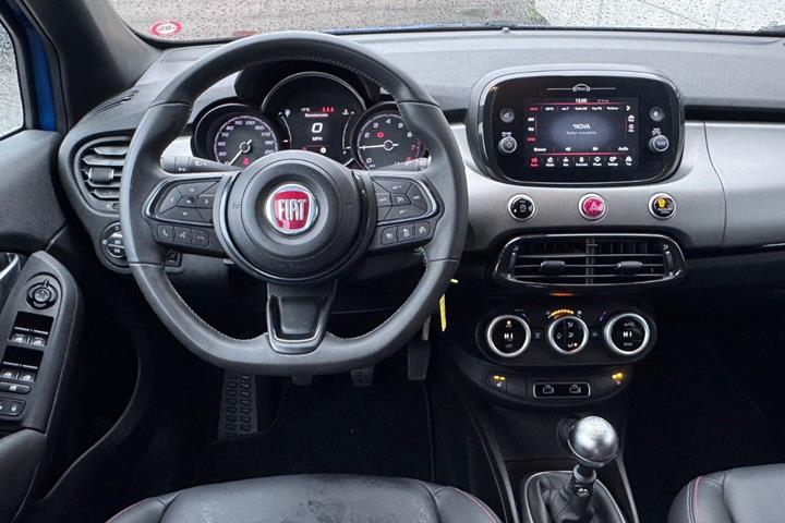 Blå Fiat 500X fra 2020