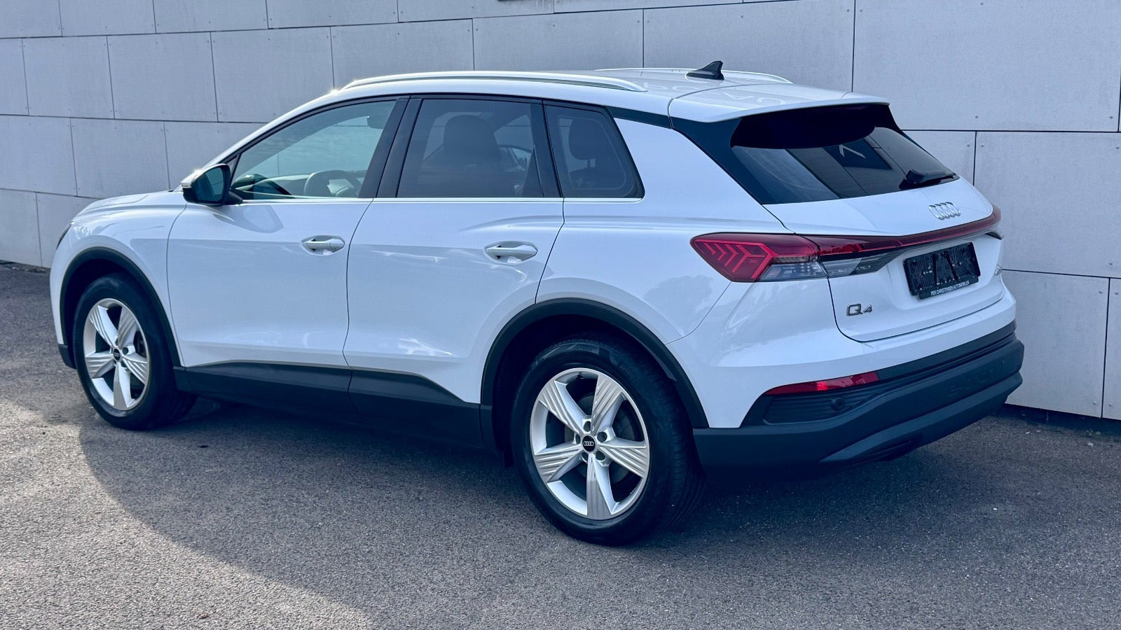 Hvid Audi Q4 e-tron fra 2023