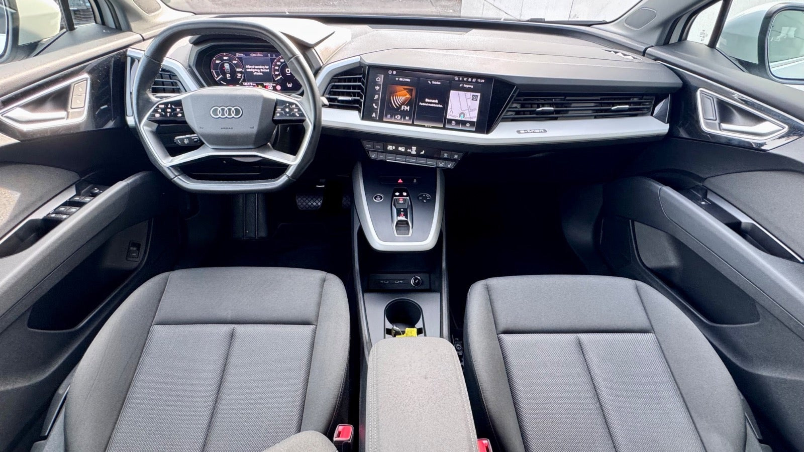 Hvid Audi Q4 e-tron fra 2023