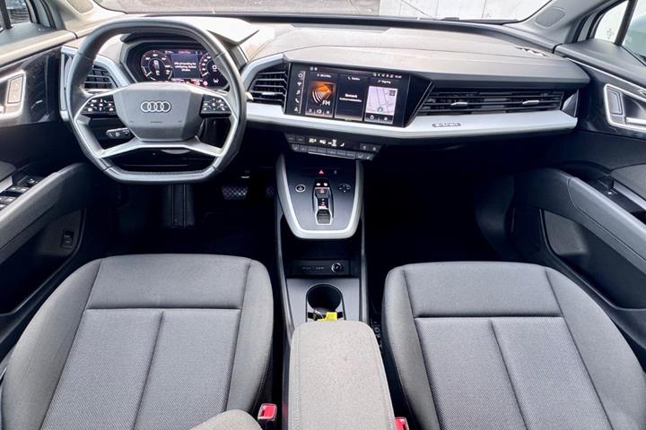 Hvid Audi Q4 e-tron fra 2023