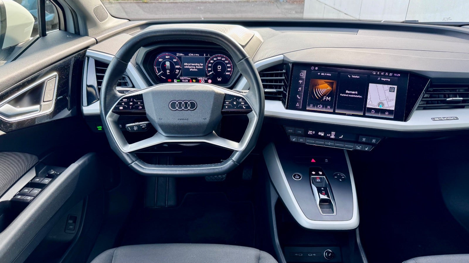 Hvid Audi Q4 e-tron fra 2023
