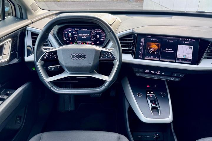 Hvid Audi Q4 e-tron fra 2023