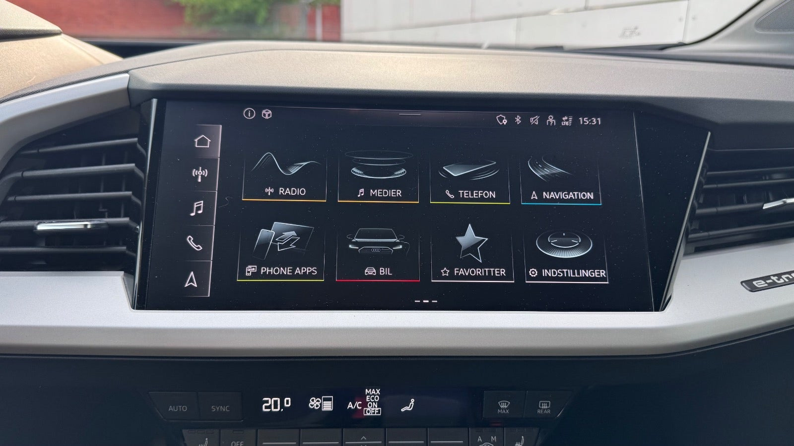 Hvid Audi Q4 e-tron fra 2023