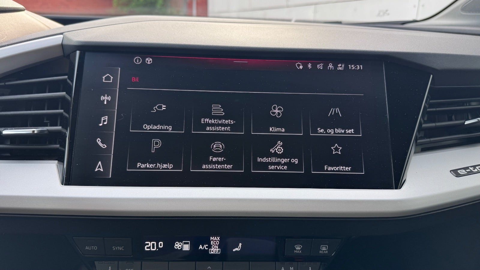 Hvid Audi Q4 e-tron fra 2023