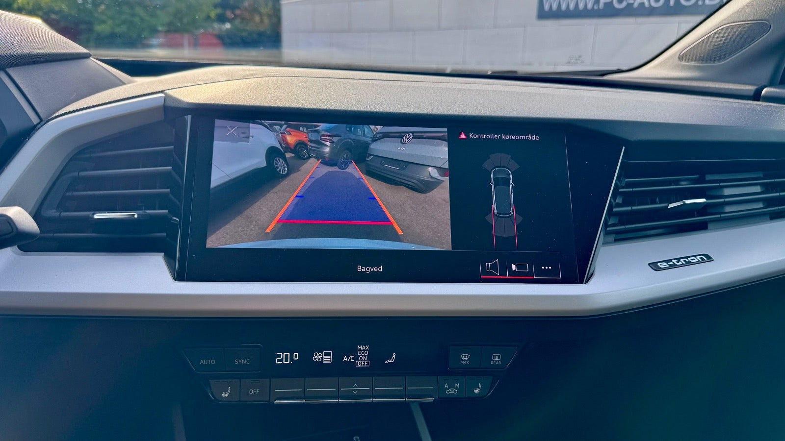 Hvid Audi Q4 e-tron fra 2023