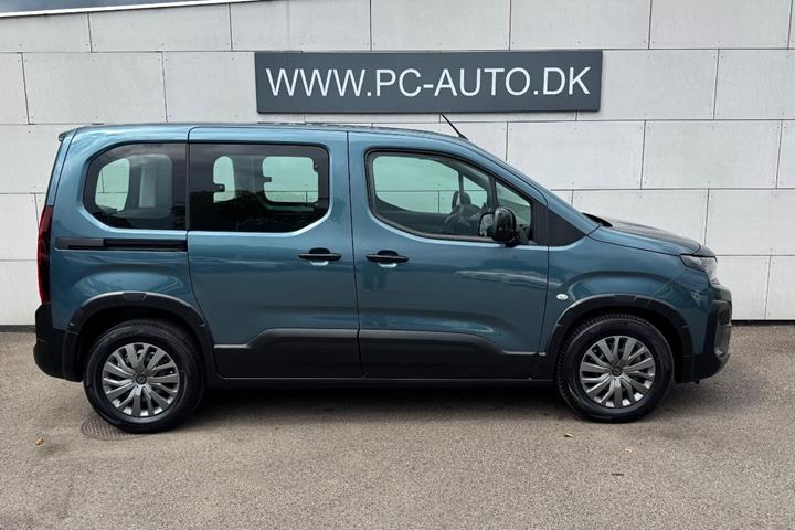 Blå Peugeot e-Rifter fra 2025