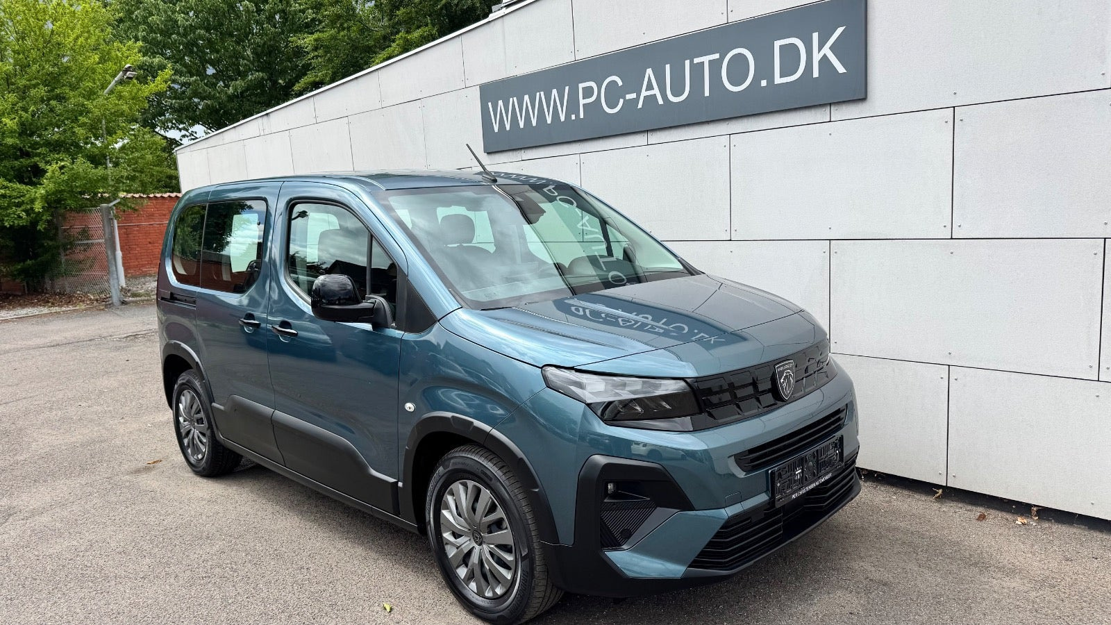Blå Peugeot e-Rifter fra 2025