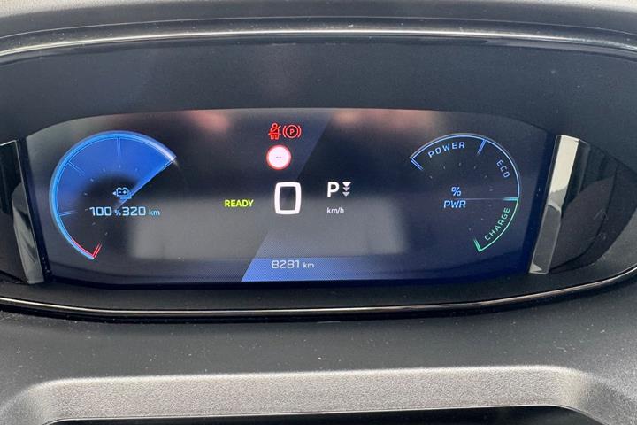 Blå Peugeot e-Rifter fra 2025