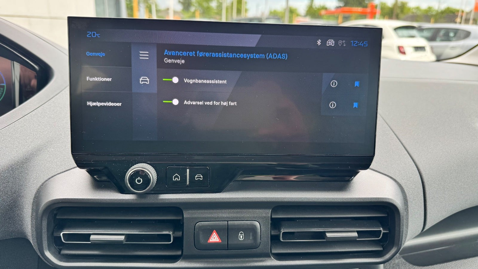 Blå Peugeot e-Rifter fra 2025
