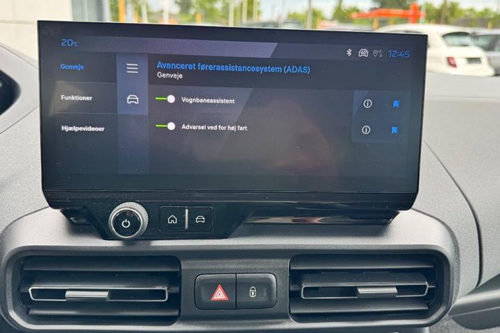 Blå Peugeot e-Rifter fra 2025