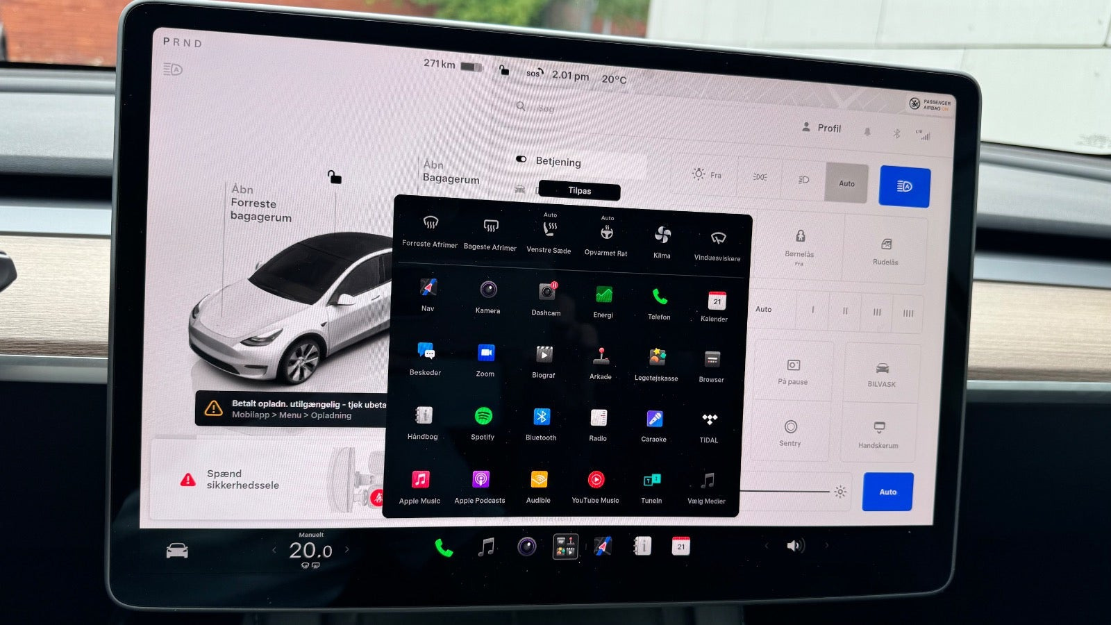Hvid Tesla Model Y fra 2024