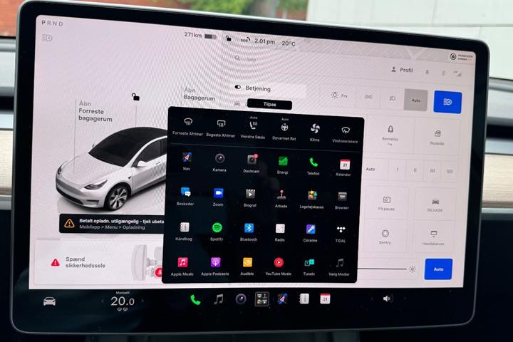 Hvid Tesla Model Y fra 2024