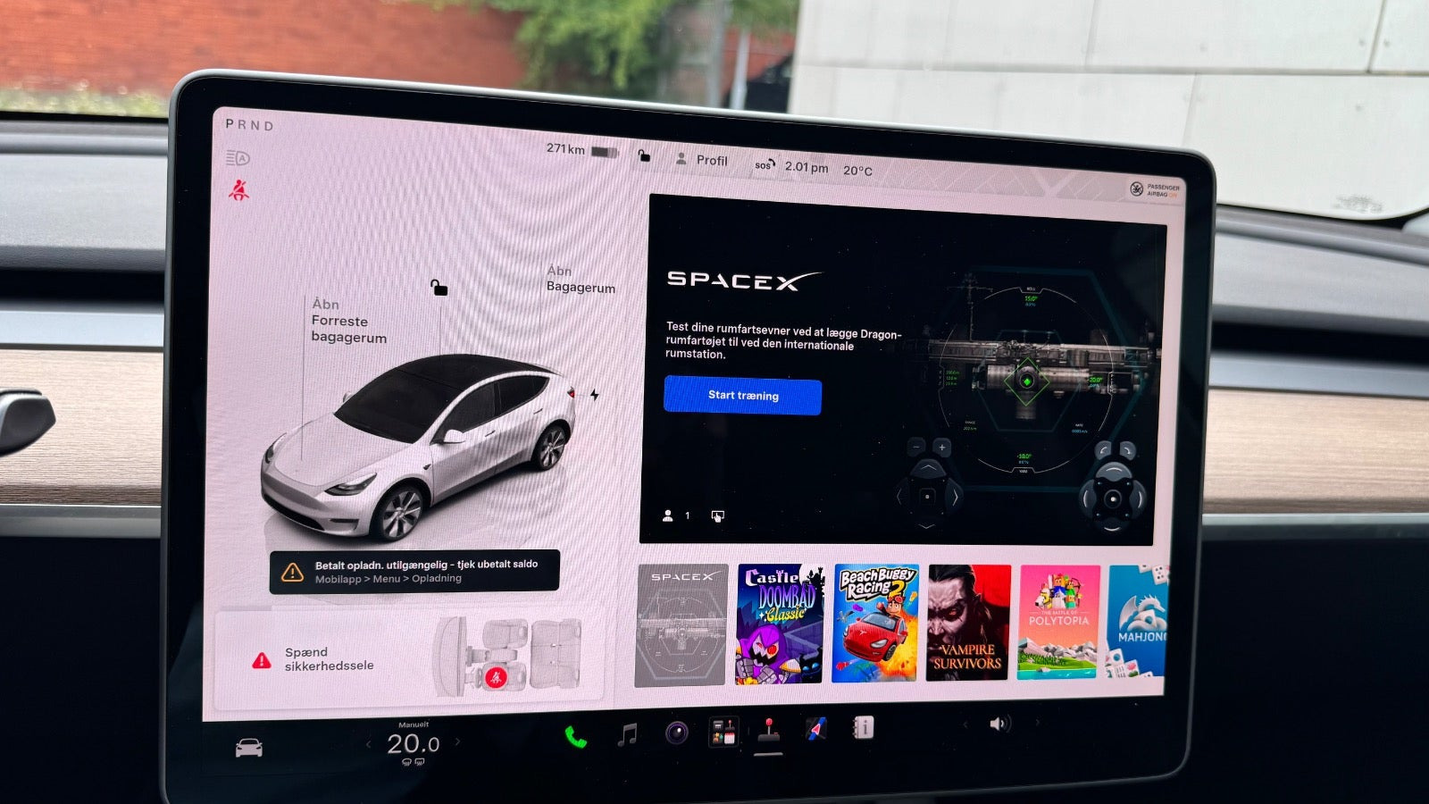 Hvid Tesla Model Y fra 2024