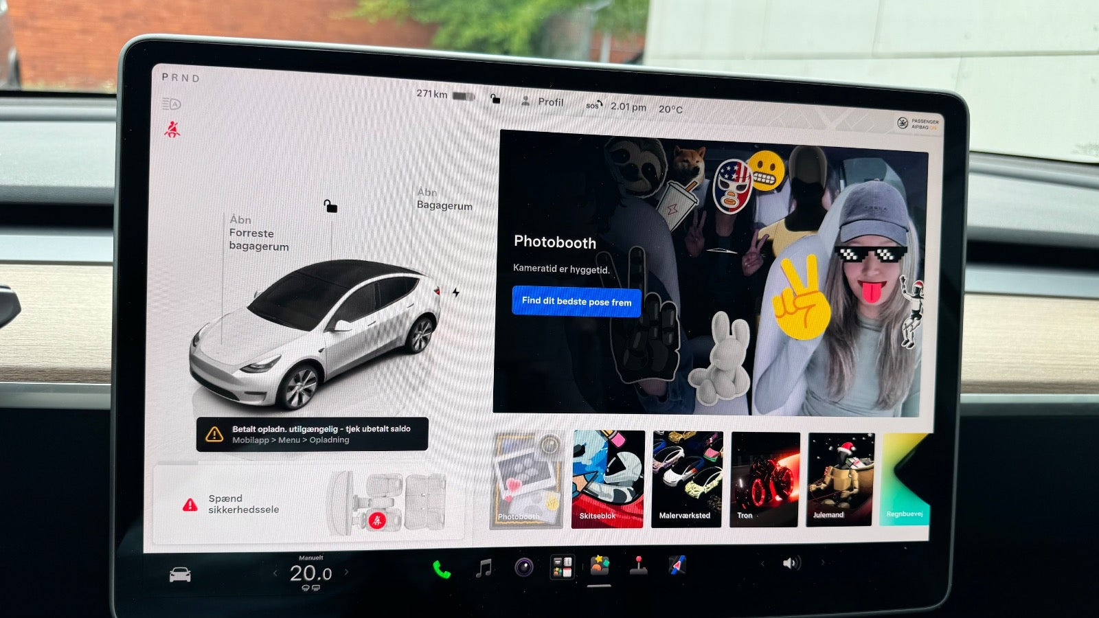 Hvid Tesla Model Y fra 2024