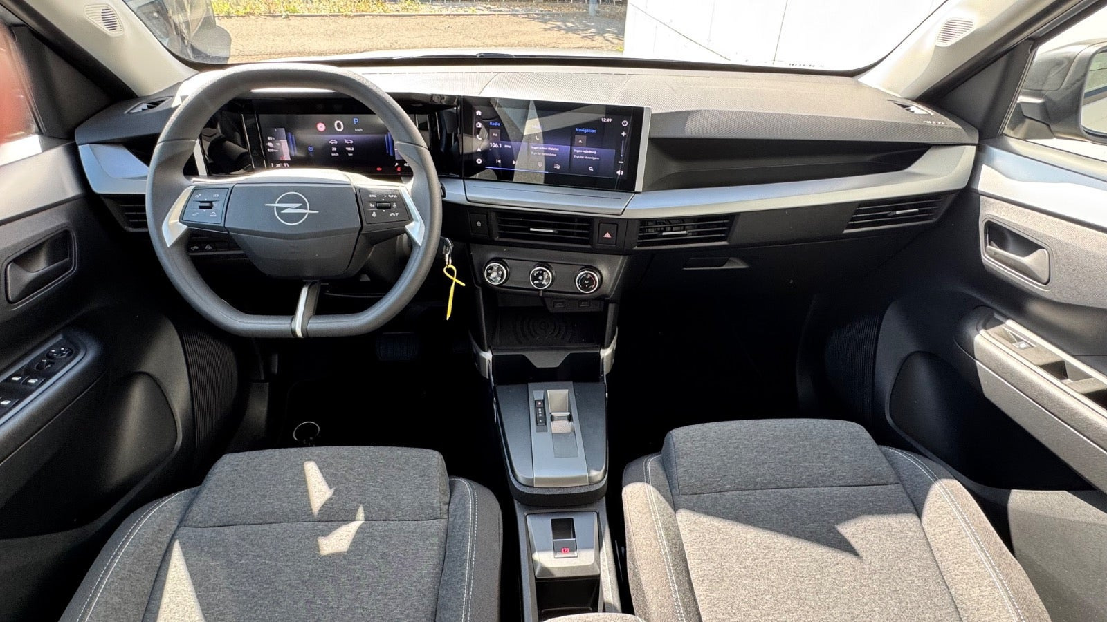 Grå Opel Frontera fra 2025