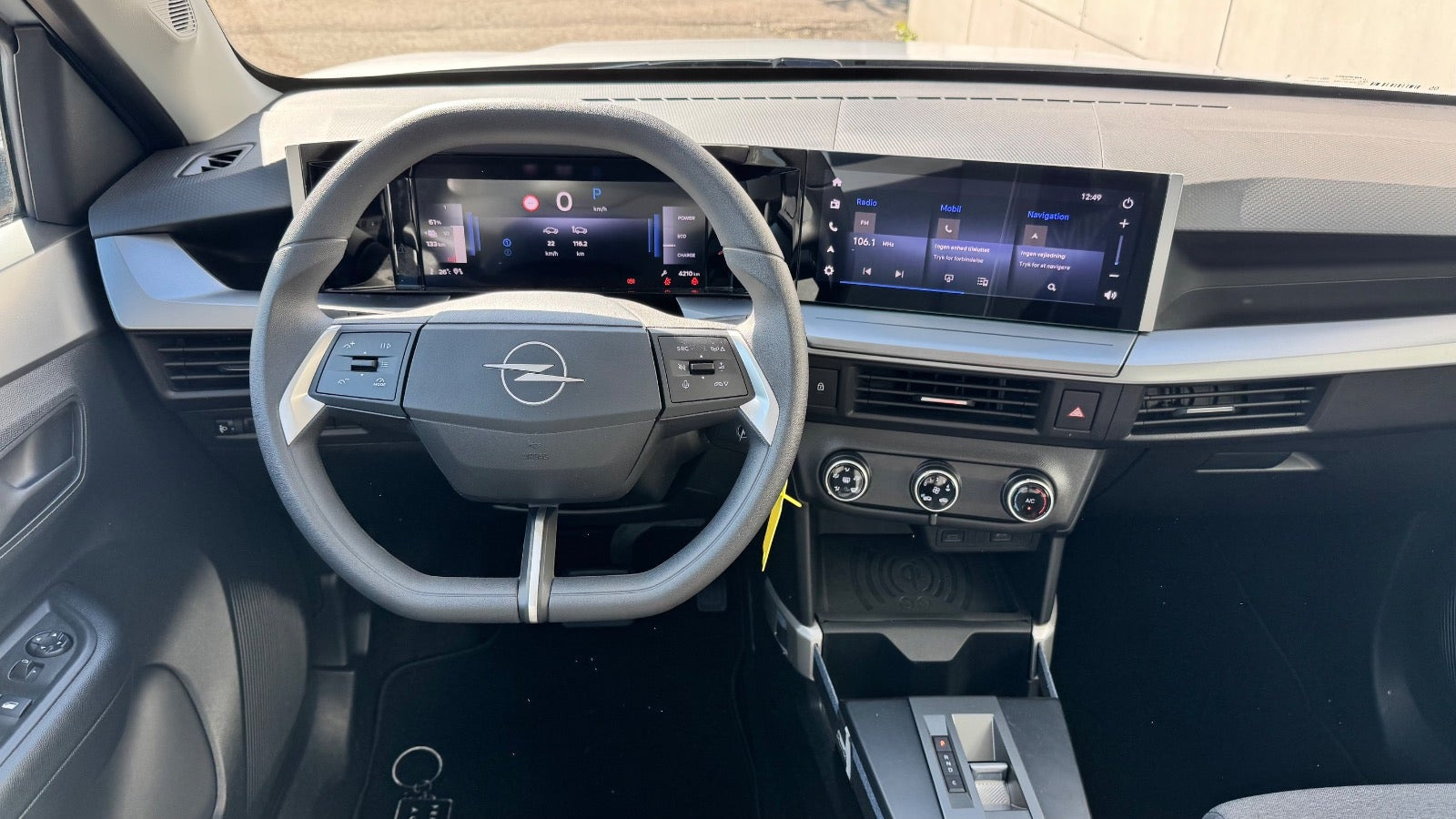 Grå Opel Frontera fra 2025