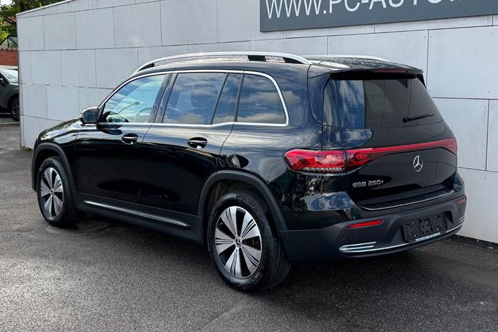 Sort Mercedes EQB250+ fra 2024