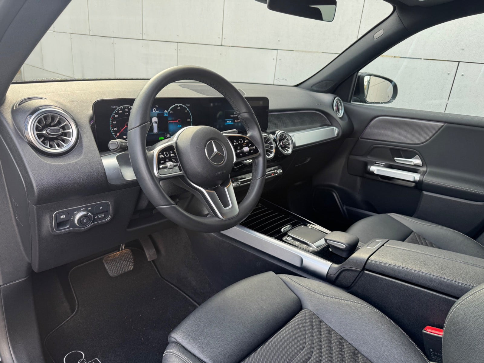 Sort Mercedes EQB250+ fra 2024