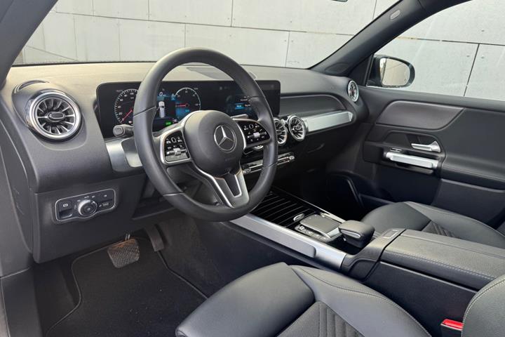Sort Mercedes EQB250+ fra 2024