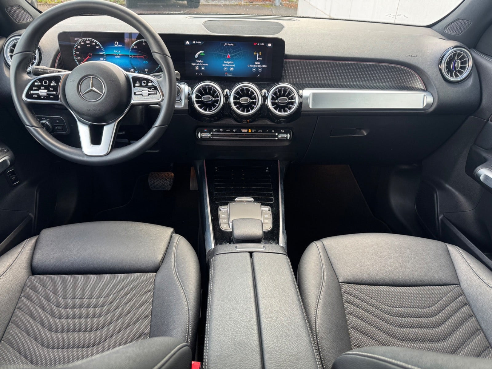 Sort Mercedes EQB250+ fra 2024