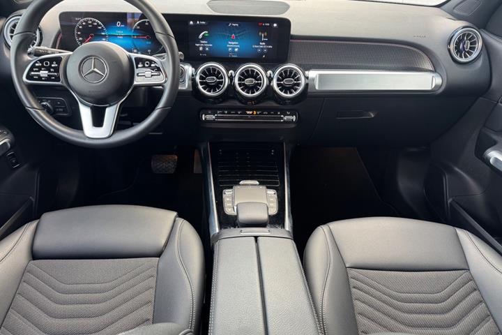 Sort Mercedes EQB250+ fra 2024