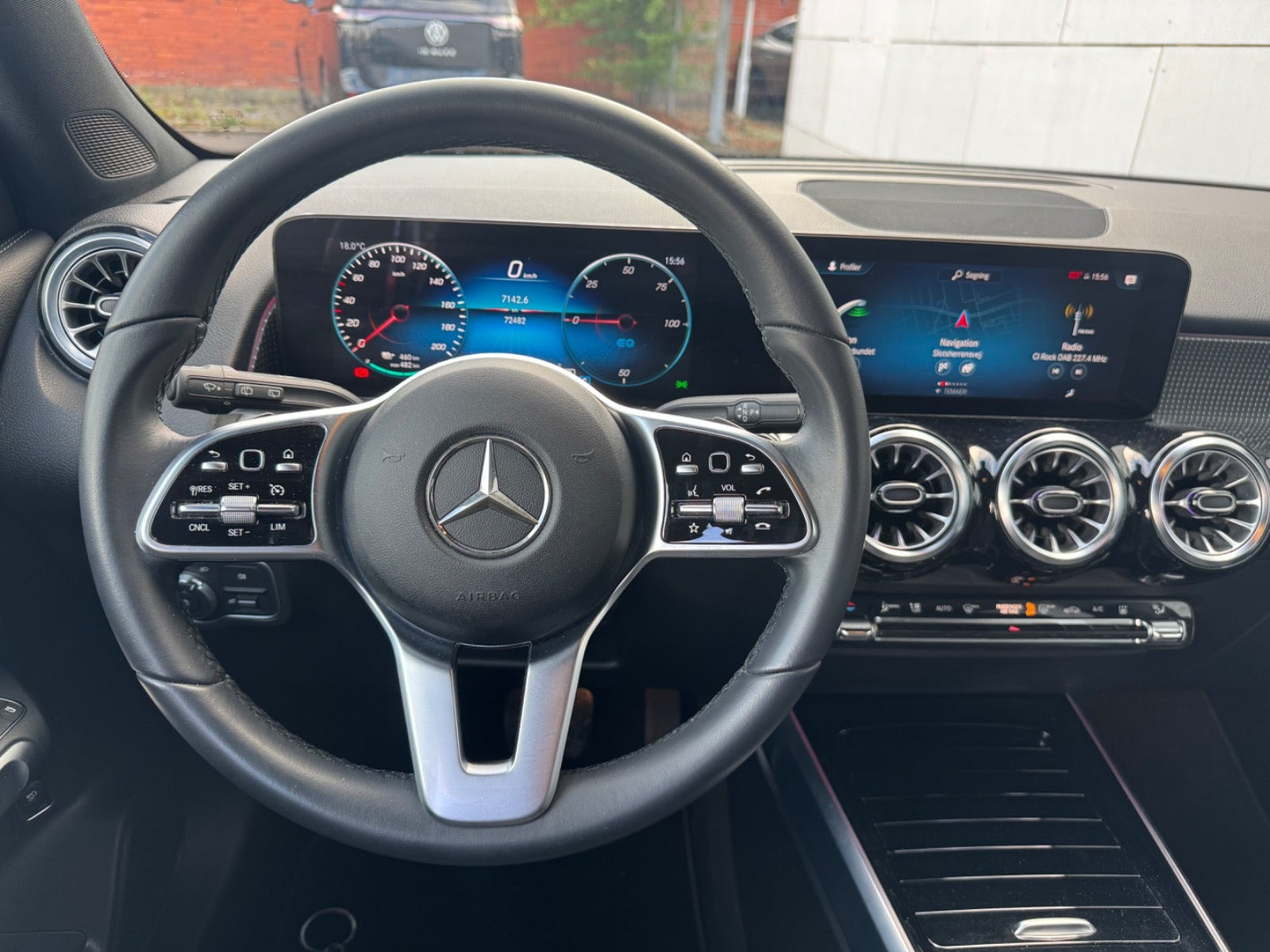 Sort Mercedes EQB250+ fra 2024