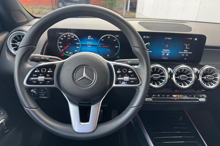 Sort Mercedes EQB250+ fra 2024