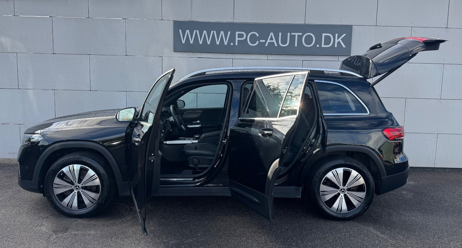 Sort Mercedes EQB250+ fra 2024