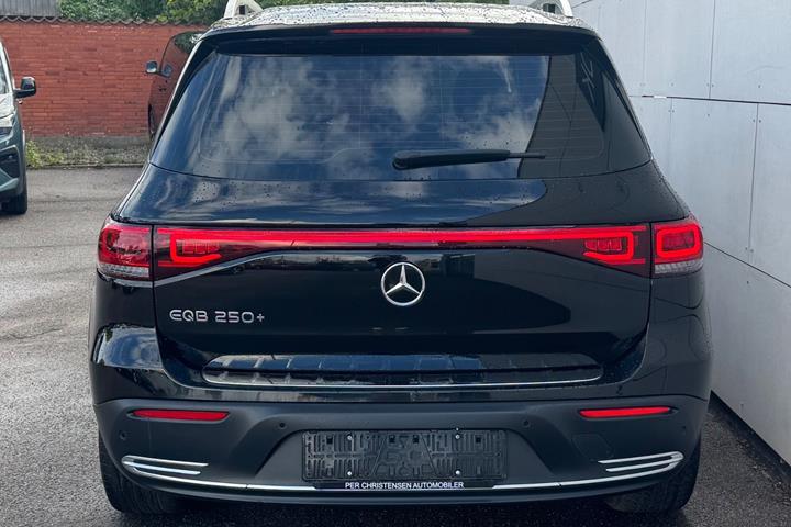 Sort Mercedes EQB250+ fra 2024