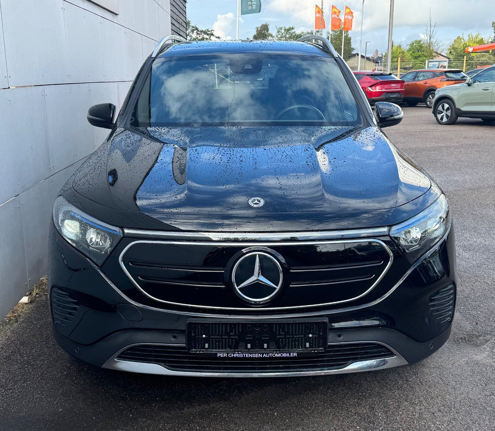 Sort Mercedes EQB250+ fra 2024