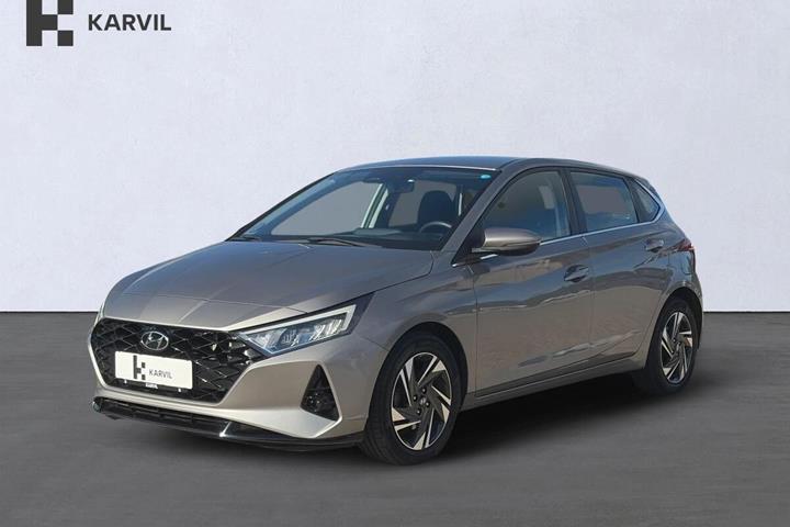 Grå Hyundai i20 fra 2021 set udefra