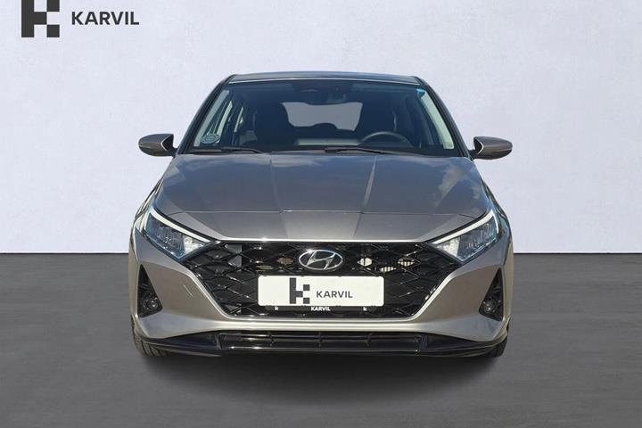 Grå Hyundai i20 fra 2021