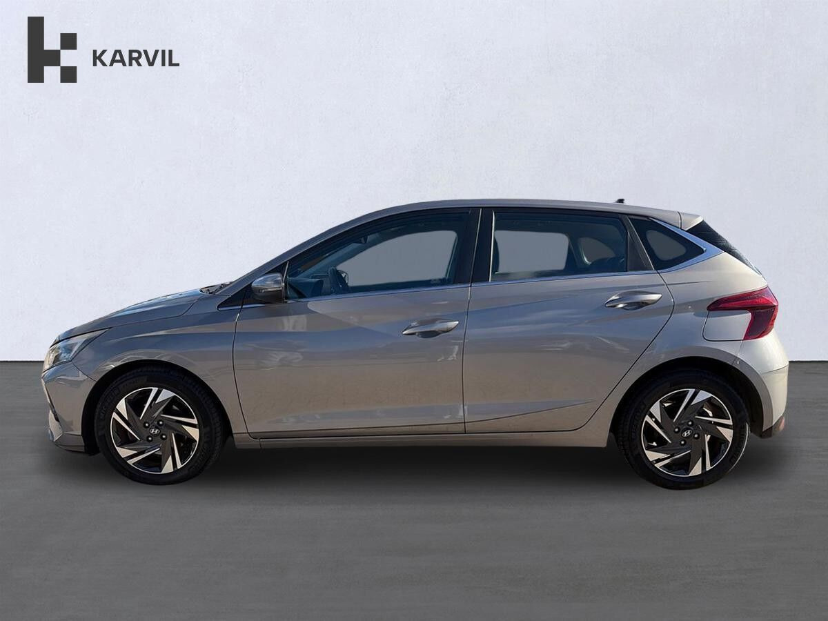 Grå Hyundai i20 fra 2021