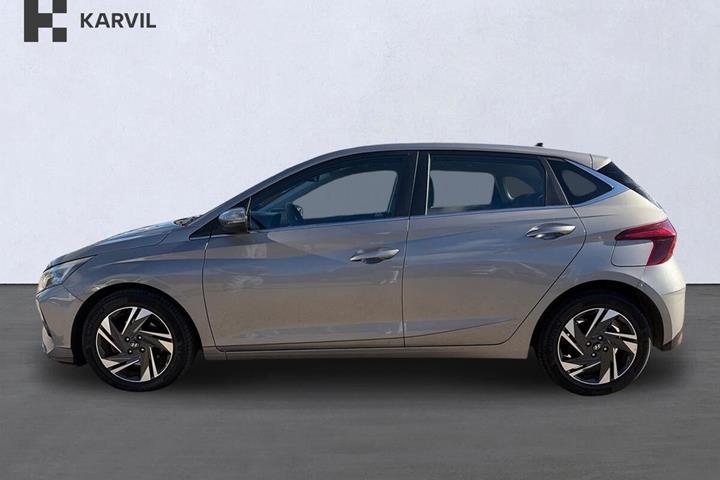 Grå Hyundai i20 fra 2021