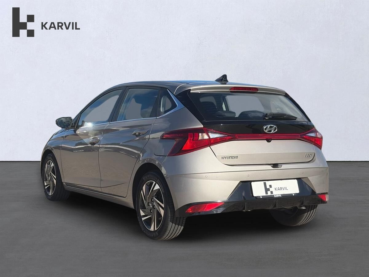 Grå Hyundai i20 fra 2021
