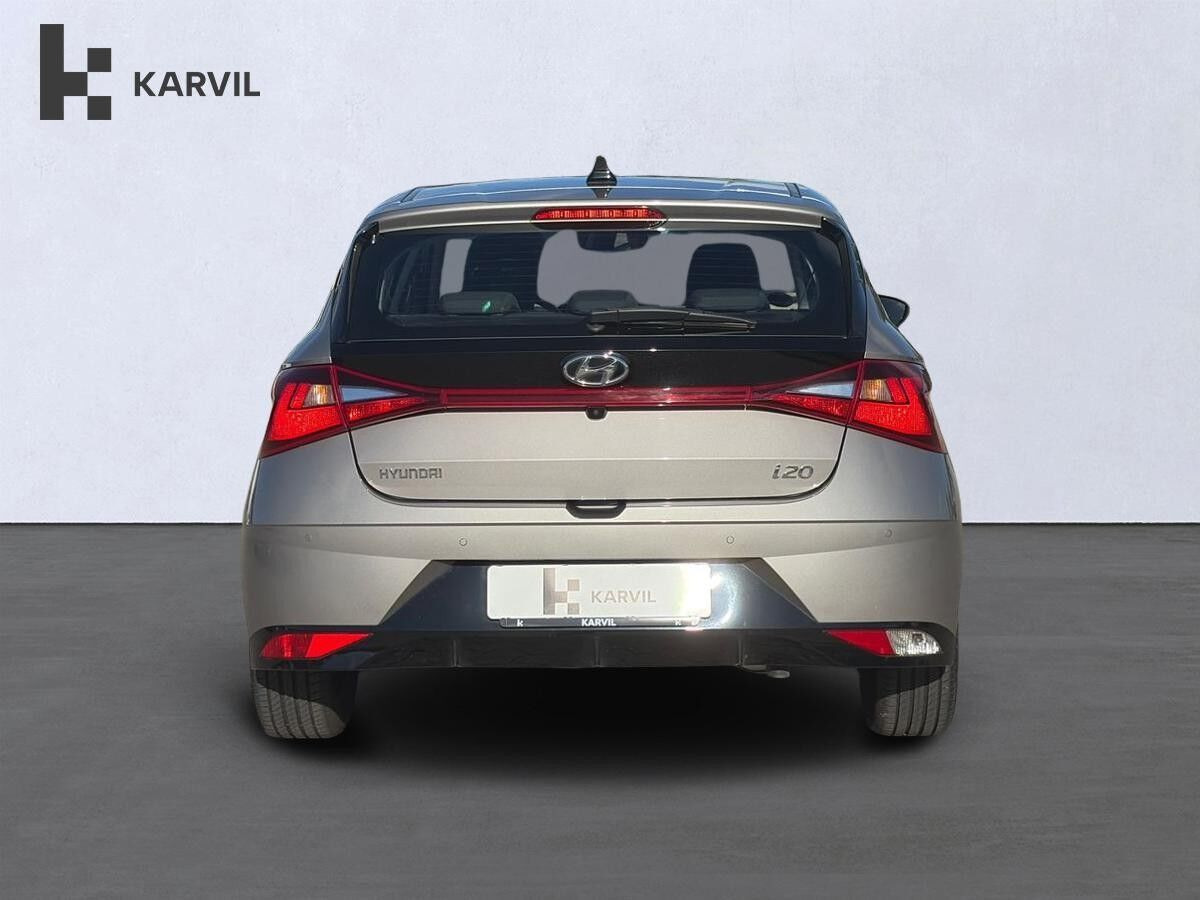 Grå Hyundai i20 fra 2021