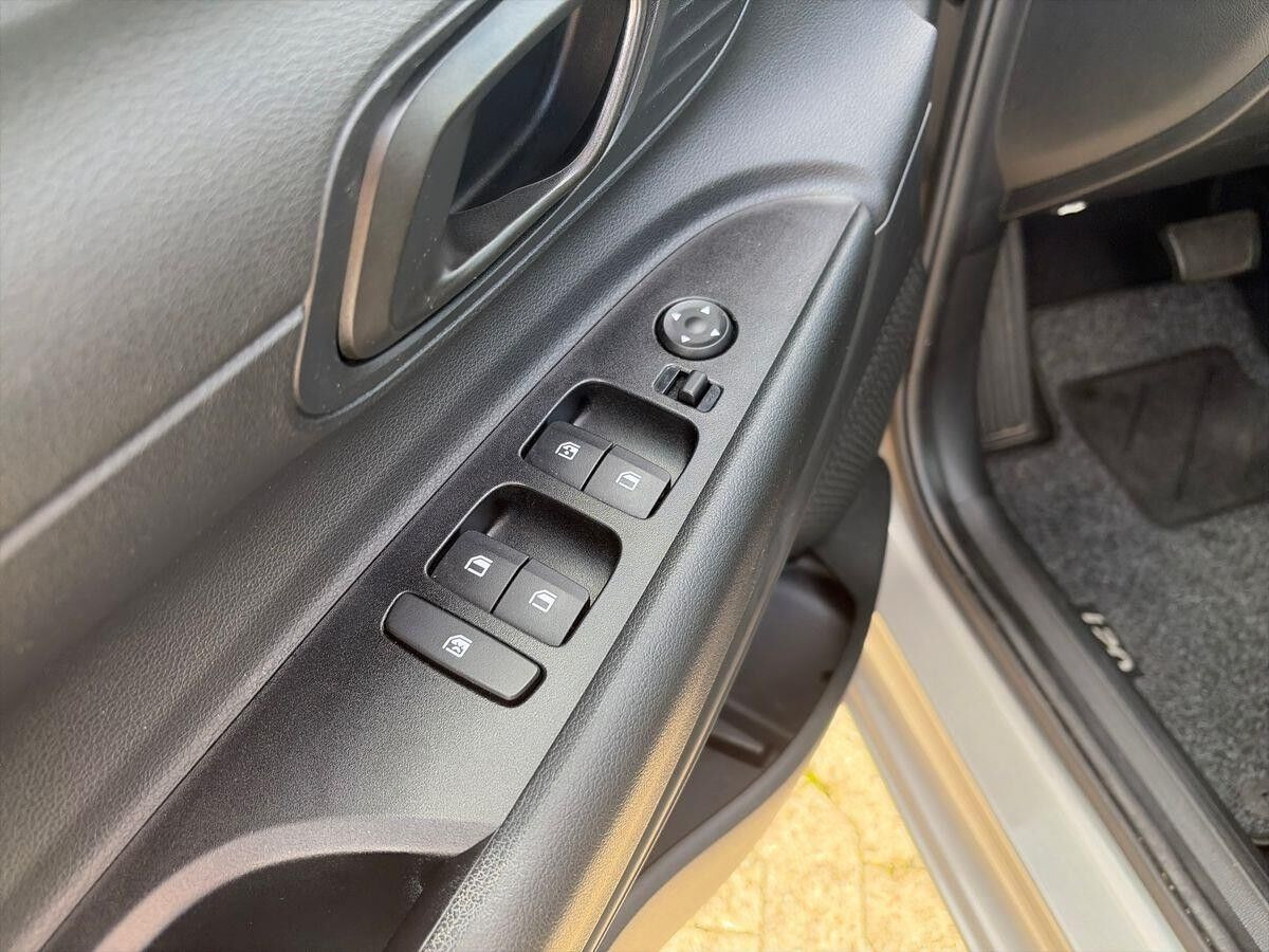 Grå Hyundai i20 fra 2021