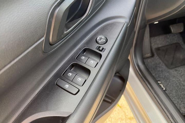 Grå Hyundai i20 fra 2021