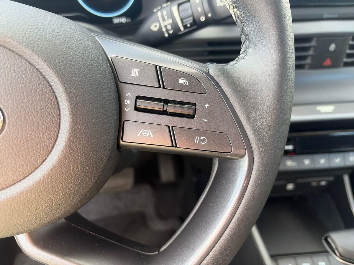 Grå Hyundai i20 fra 2021