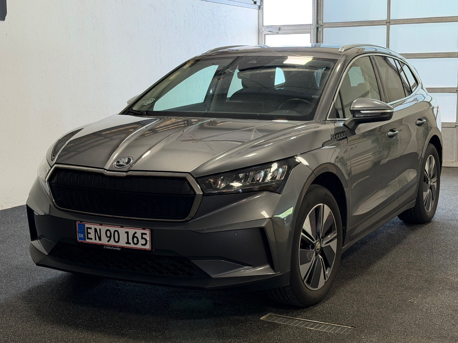Grå Skoda Enyaq fra 2024