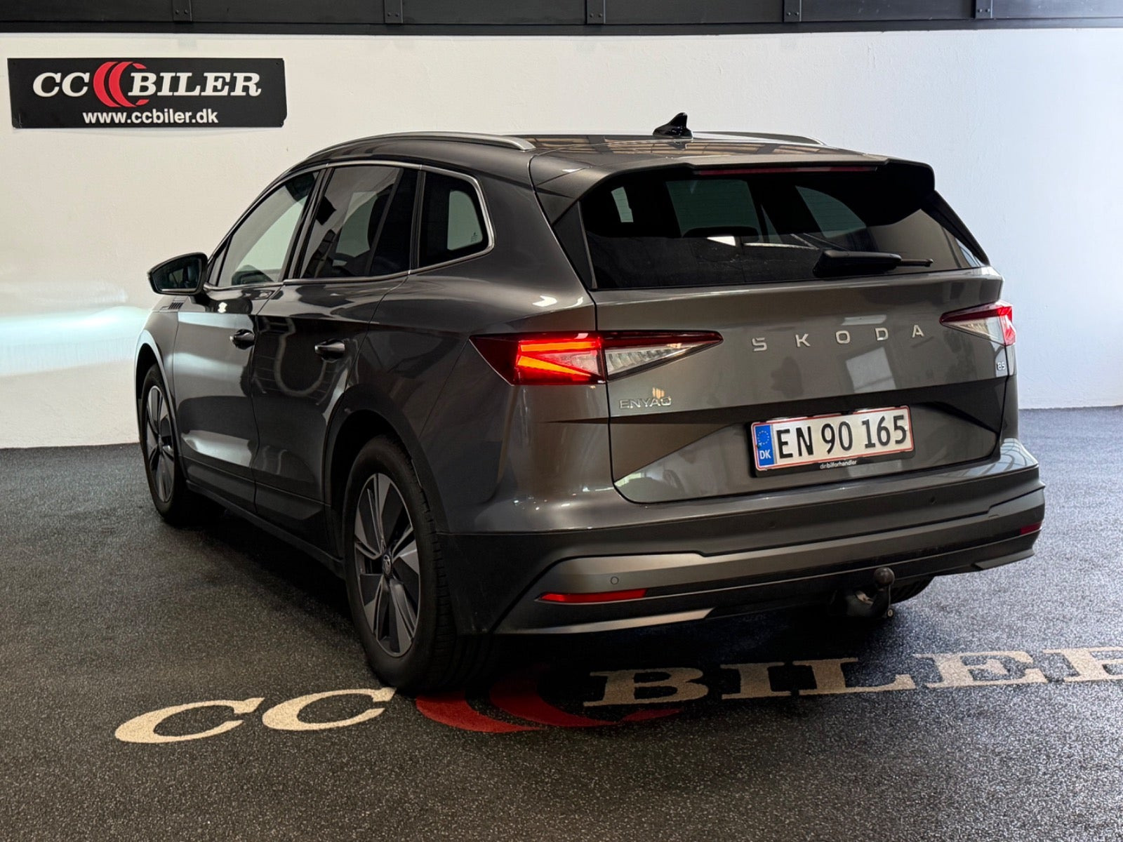 Grå Skoda Enyaq fra 2024