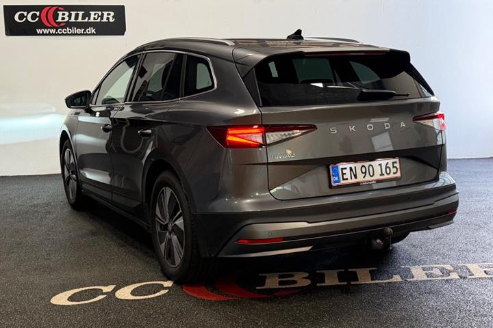 Grå Skoda Enyaq fra 2024