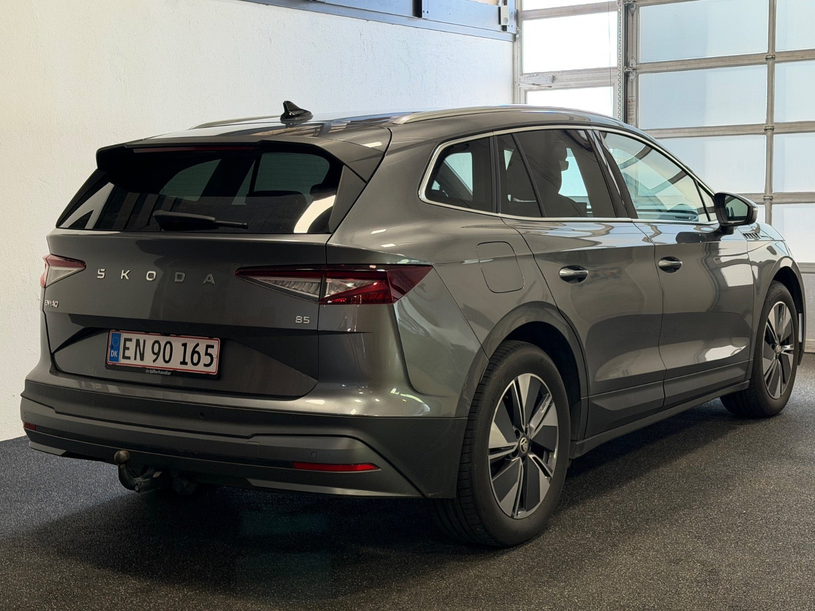 Grå Skoda Enyaq fra 2024