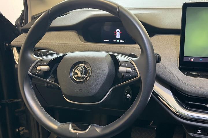 Grå Skoda Enyaq fra 2024