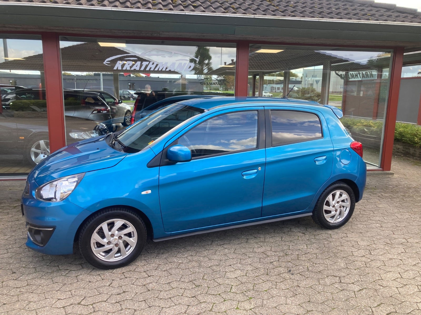 Blå Mitsubishi Space Star fra 2018