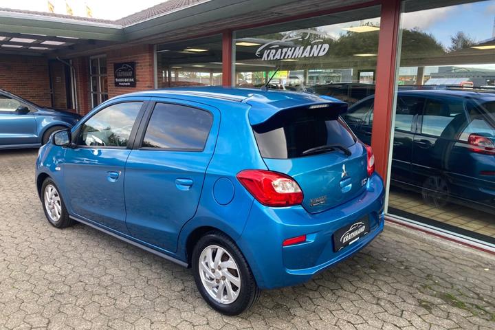 Blå Mitsubishi Space Star fra 2018