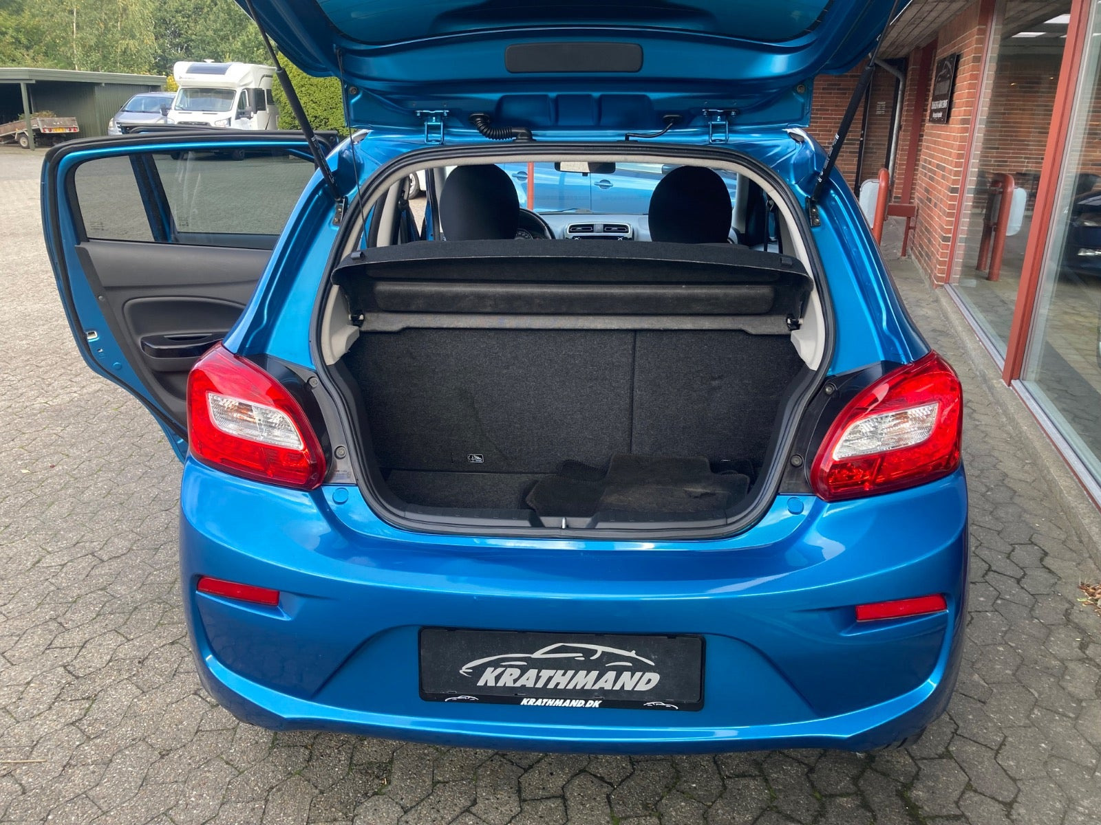 Blå Mitsubishi Space Star fra 2018